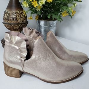 Nwobt Seychelle Gold Leather Back Ruffle Bootie